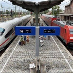 L&uuml;dle Zugzielanzeiger Mittelbahnsteig H0 - 4